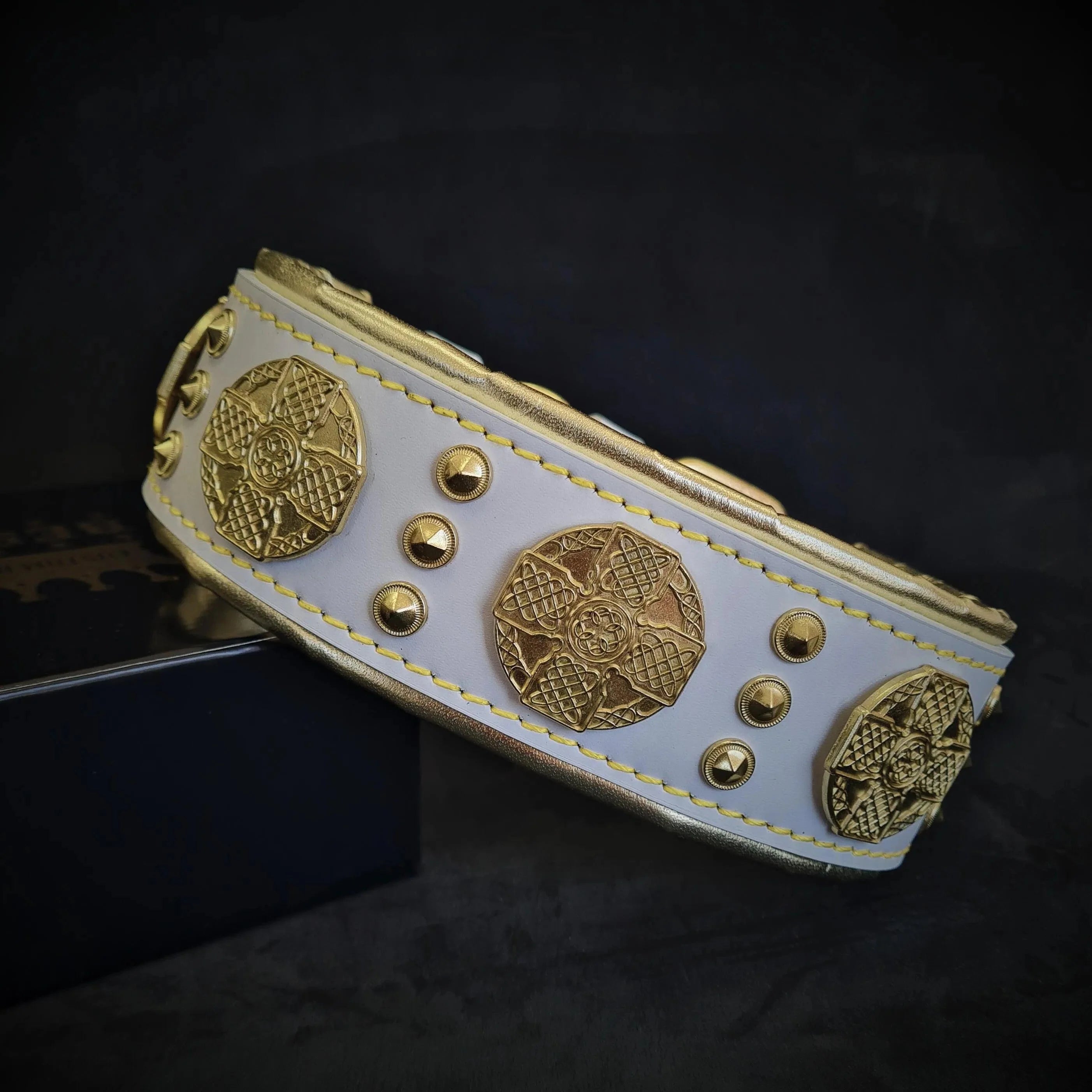 The Maximus collar 2.5 inch wide white & gold