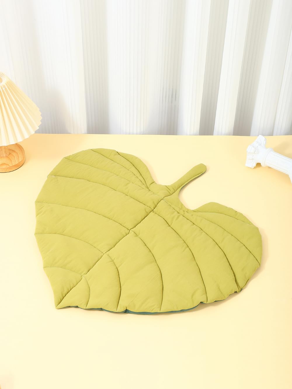 Ssdhua Cat Mattress Leaf Shape Cat Nest Cat And Dog Double-Sided Available Floor Mat Cover Pad Warm And Comfortable Cartoon Cat Bed Indoor Warm Accessories (Heart Leaves)