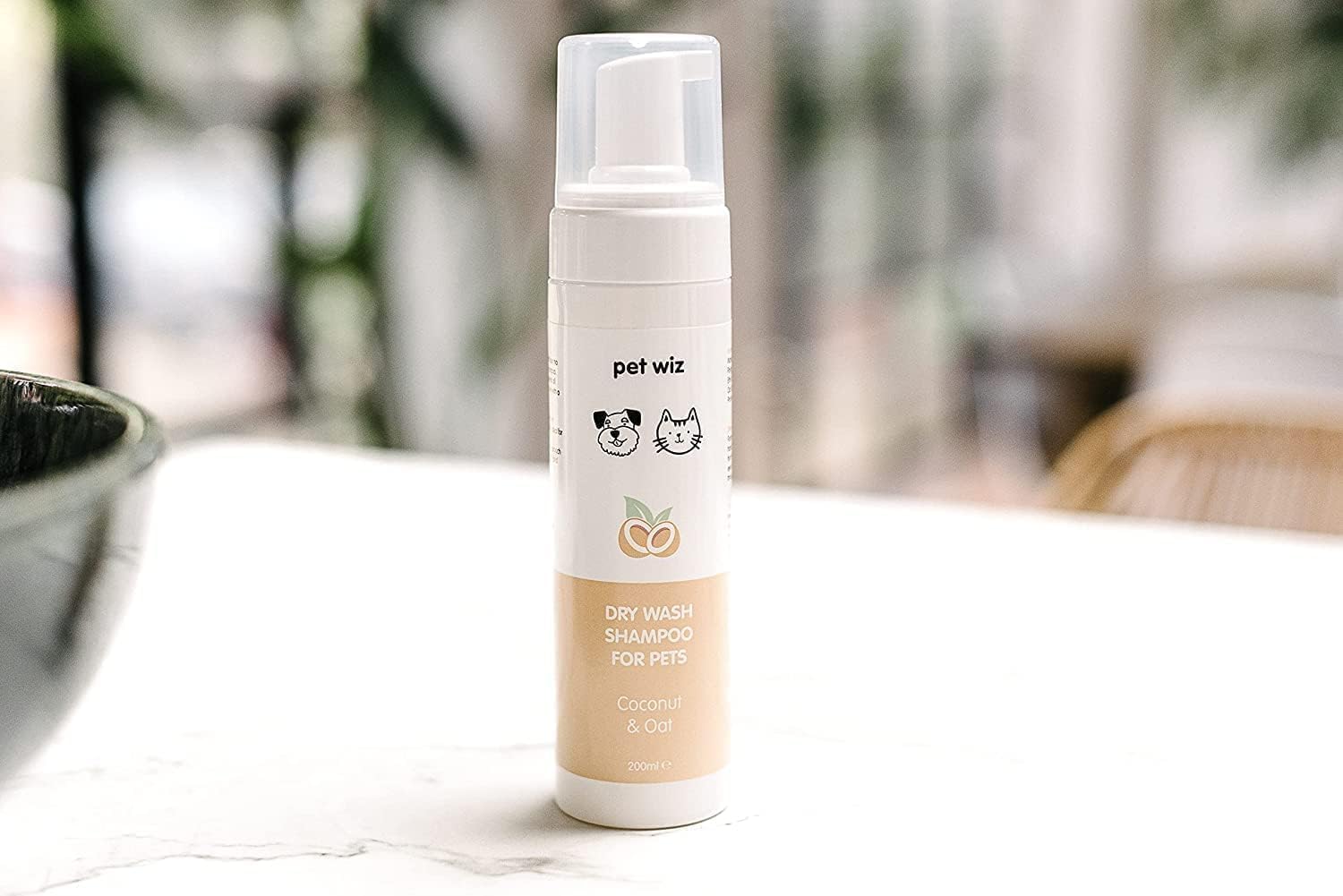 Dry Wash Shampoo For Pets - Soothing & Deodorizing, Natural Ingredients, Quick Drying & No Rinsing Required (Coconut & Oat)
