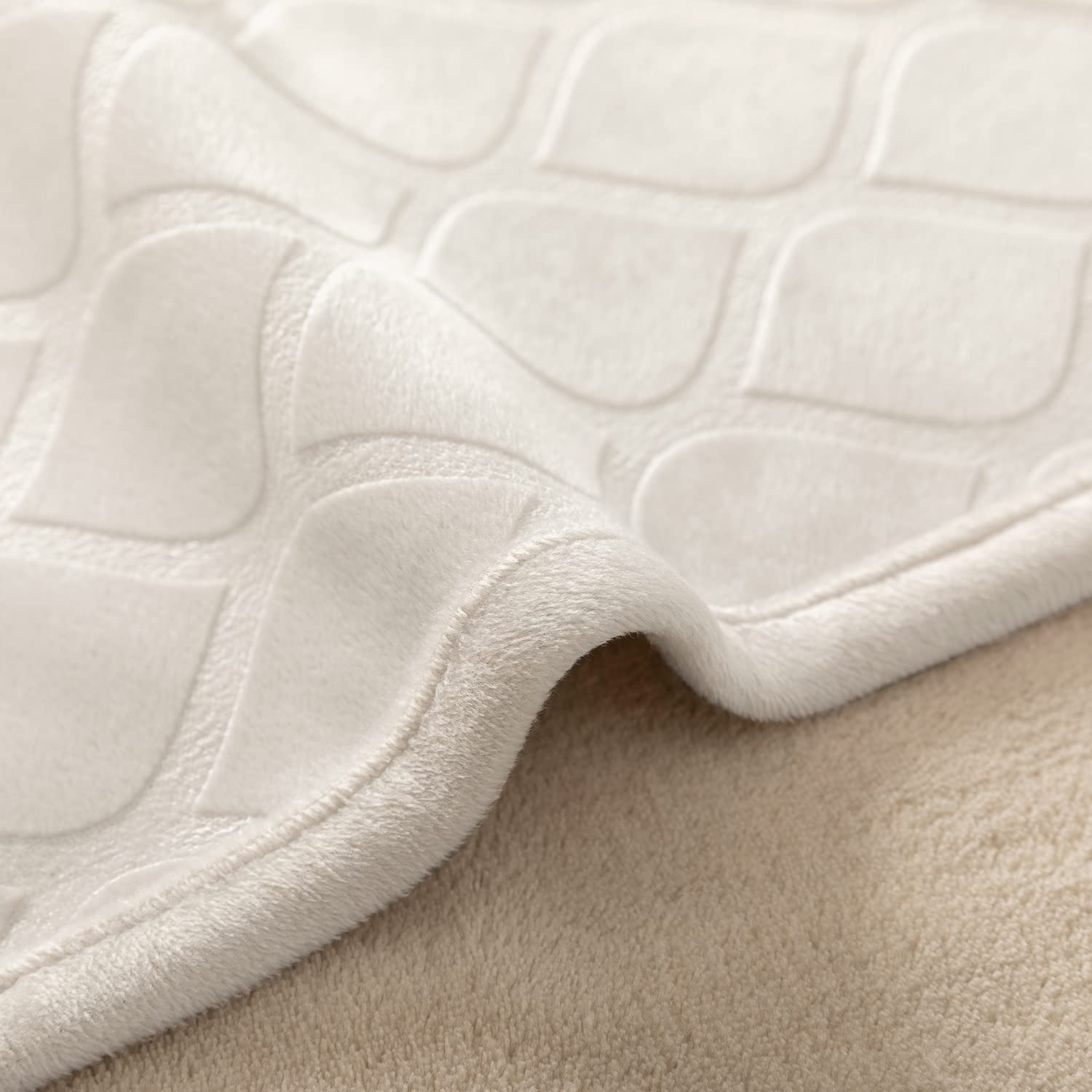 Fuguitex Waterproof Dog Blanket Bed Cover Dog Crystal Velvet Moroccan Fuzzy Cozy Plush Pet Blanket Throw Blanket For Couch Sofa