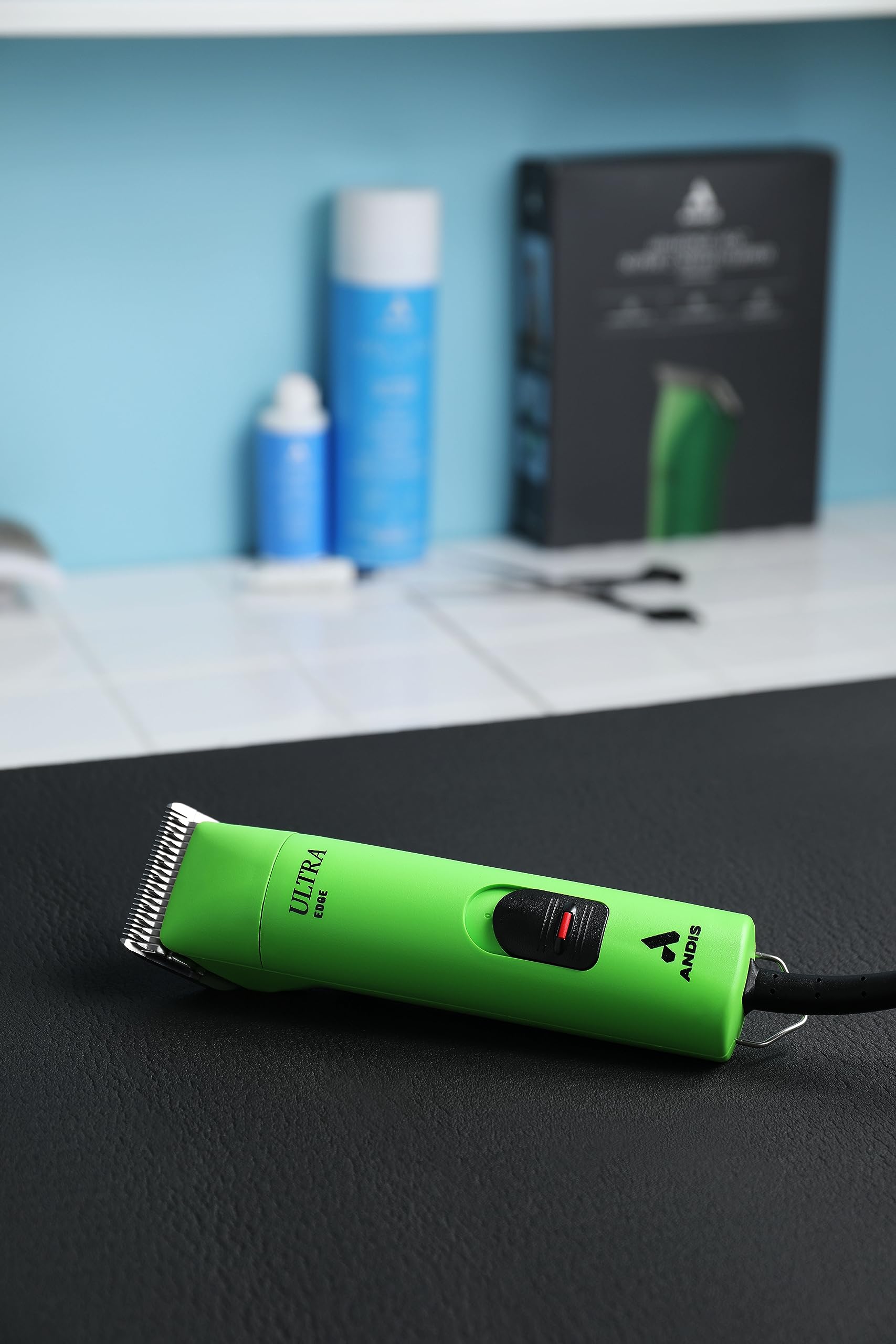 Andis 24715 Professional Ultraedge Super 2-Speed Detachable Blade Clipper ?Rotary Motor With Shatter-Proof Housing, Runs Calm & Silent, 14-Inch Cord - For All Coats & Breeds - 120 Volts, Green