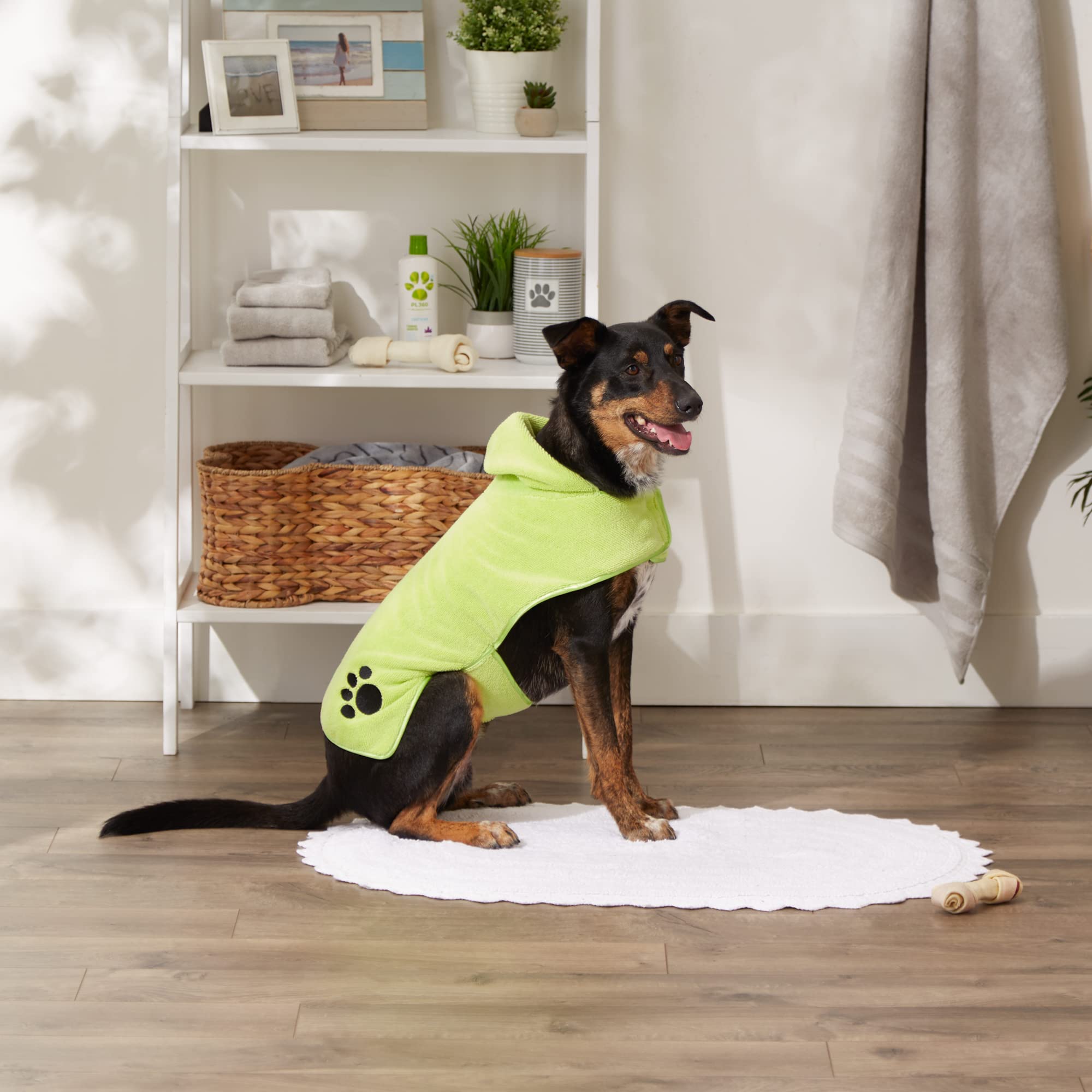 LETTUCE GREEN - EMBROIDERED PAW MEDIUM PET ROBE