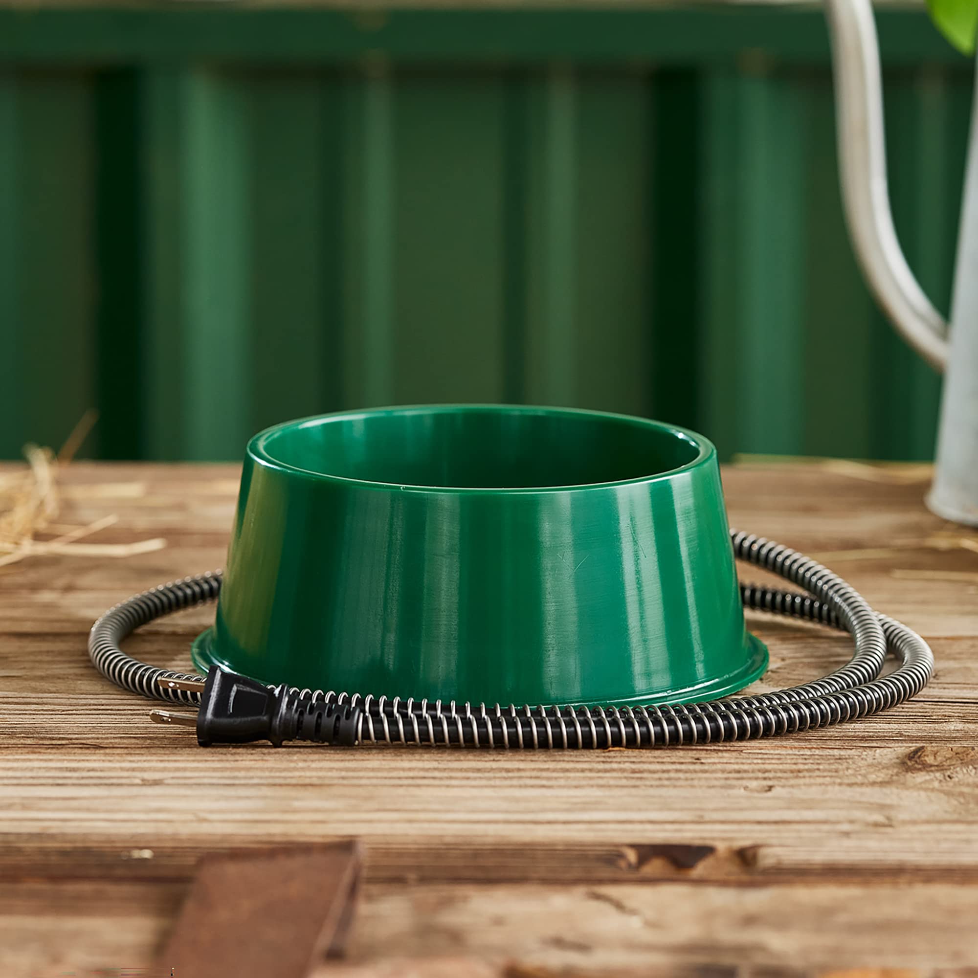 Farm Innovators 1 Quart 25 Watt Powered Heated Electric Water Bowl with Thermostatic Control and Anti Chew Cord Protector for Pe