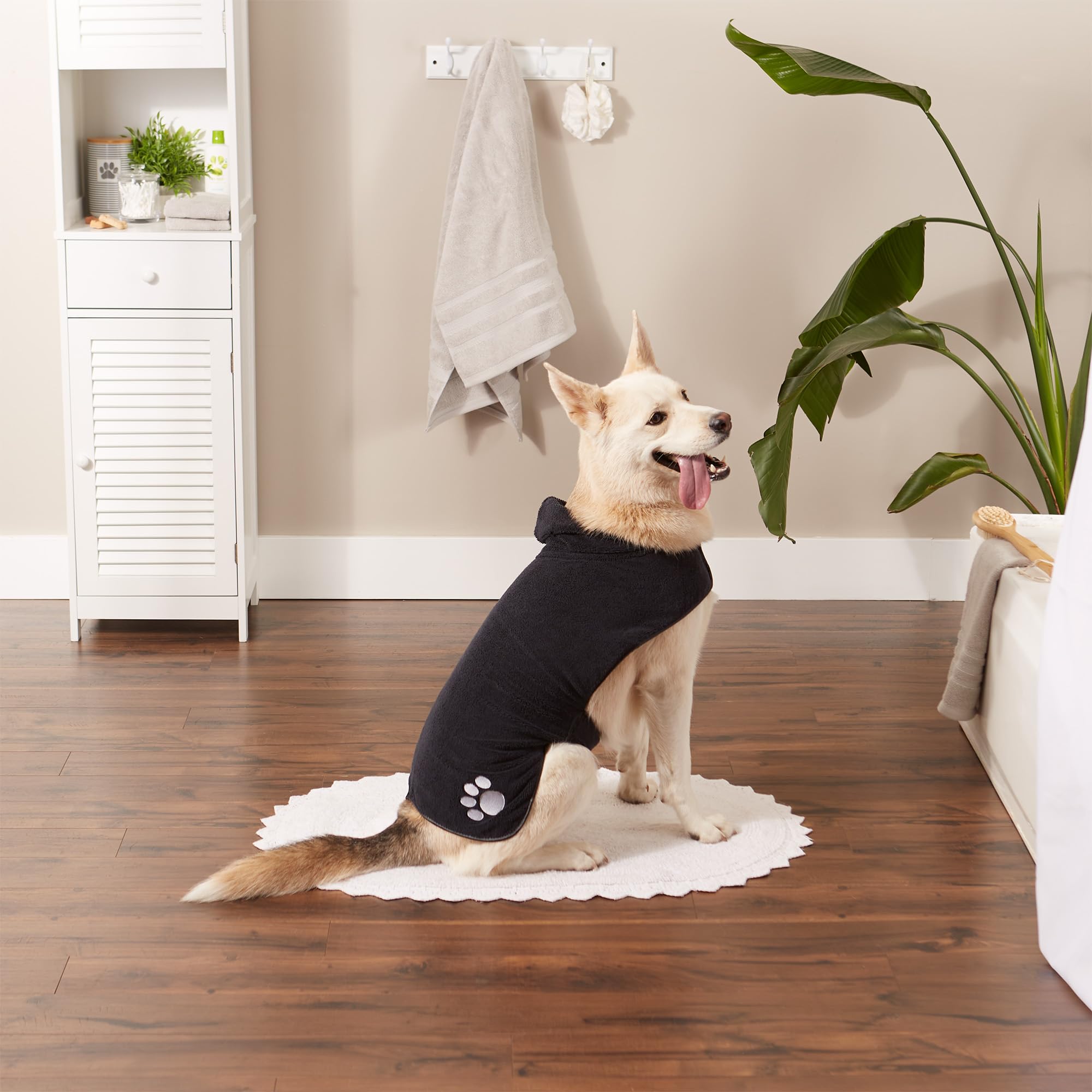 Bone Dry Pet Robe Collection Embroidered Absorbent Microfiber Bath Robe With Adjustable Closure, For Dogs & Cats, Large, Black