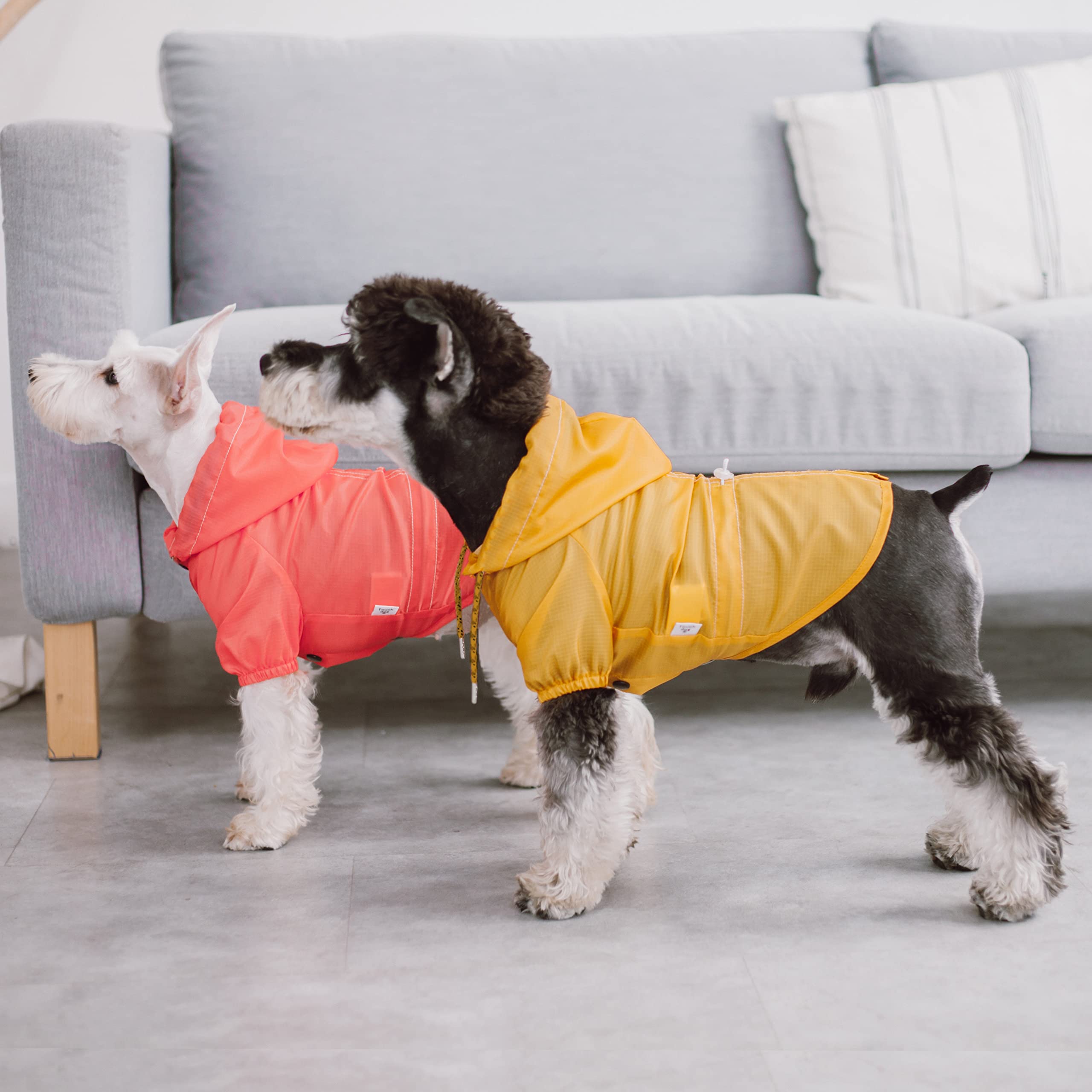 Touchdog 'Split-Vent' Lightweight Dog Raincoat Poncho - Waterproof Dog Coat With Adjustable Waist And Split-Vent - Pet Raincoat Or Outdoor Dog Jacket With Built-In Adjustable Hood
