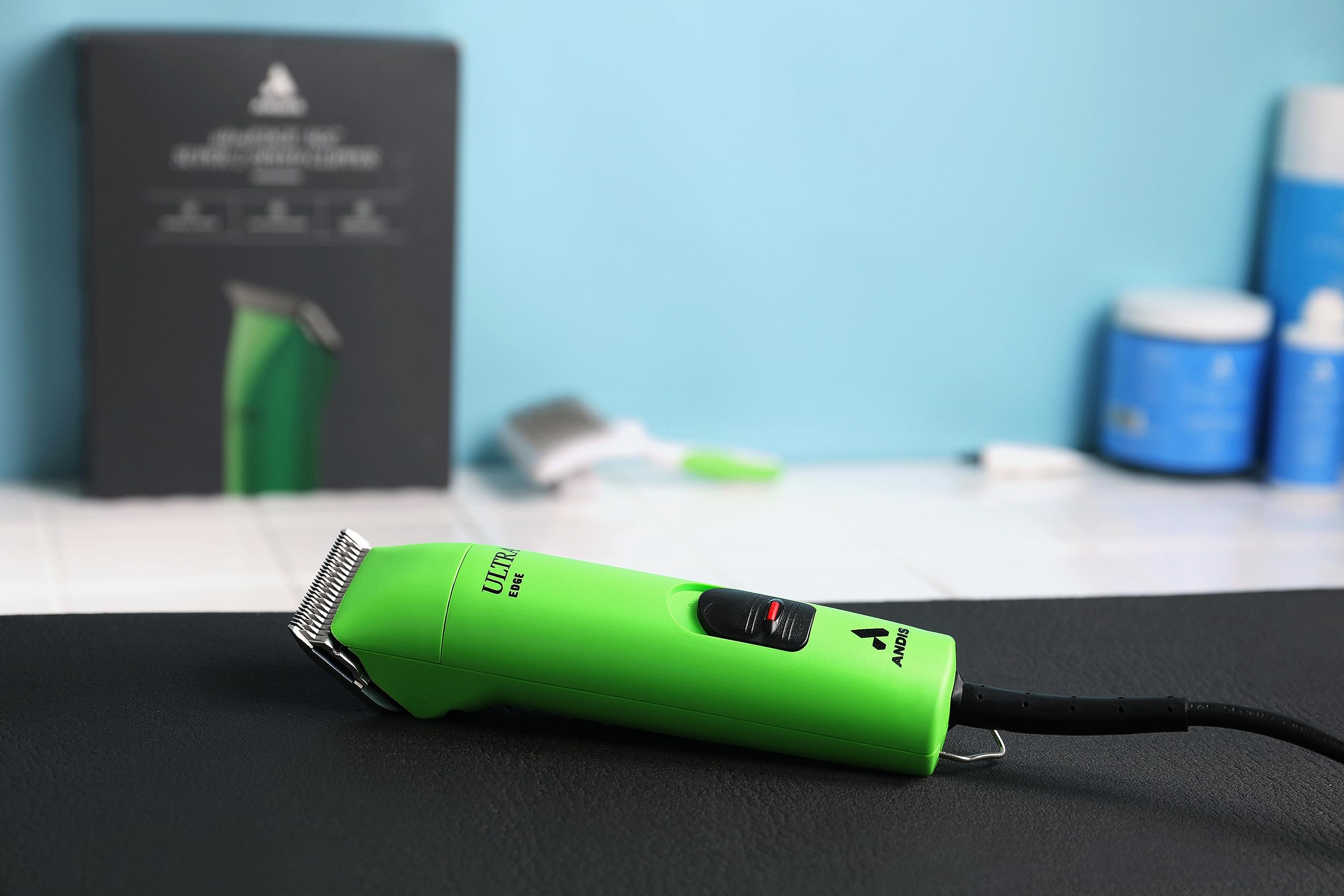 Andis 24715 Professional Ultraedge Super 2-Speed Detachable Blade Clipper ?Rotary Motor With Shatter-Proof Housing, Runs Calm & Silent, 14-Inch Cord - For All Coats & Breeds - 120 Volts, Green