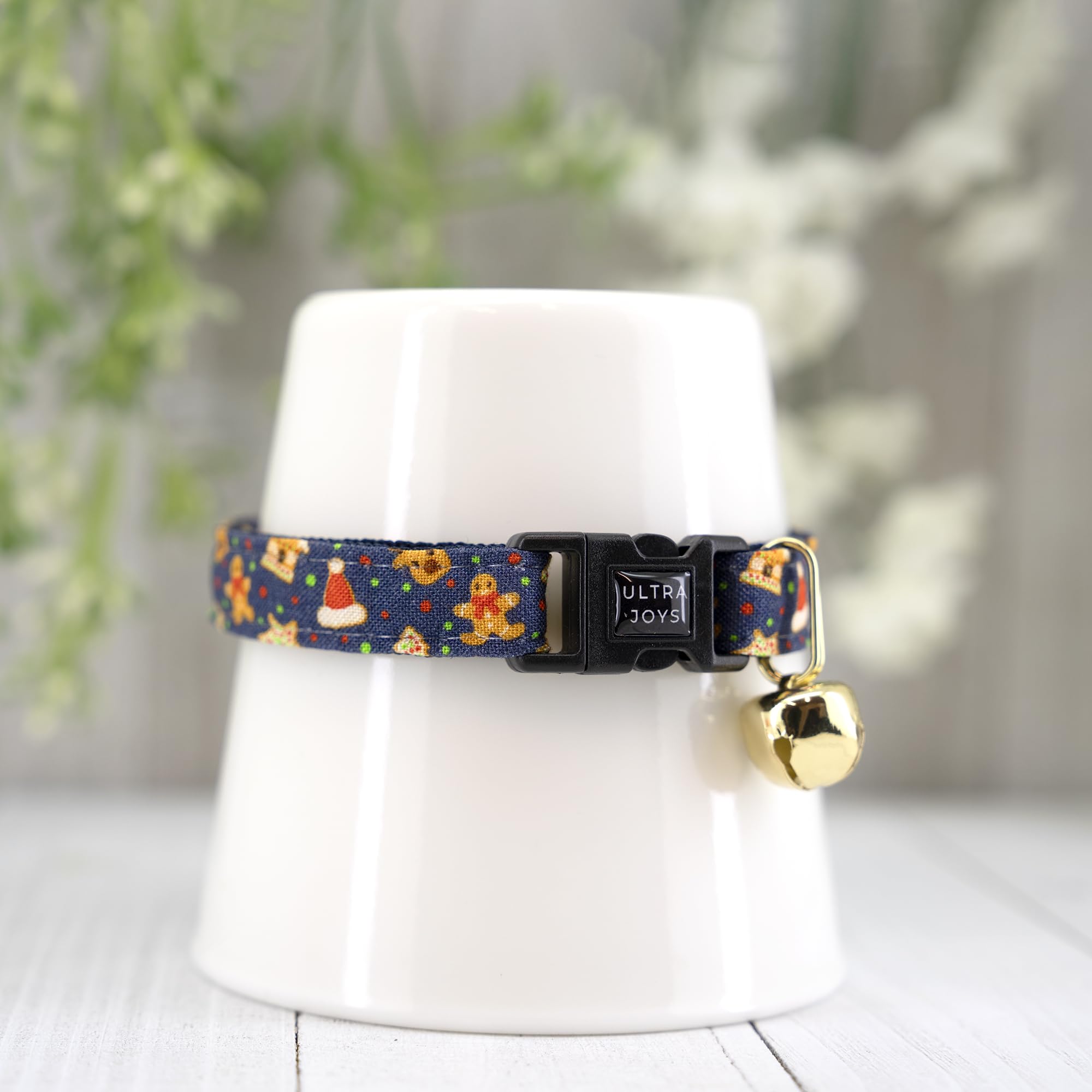 Ultra Joys Breakaway Cat Collar With Bells - Boy & Girl Cat Collars - Kitten To Large - Gingerbread Man Pattern