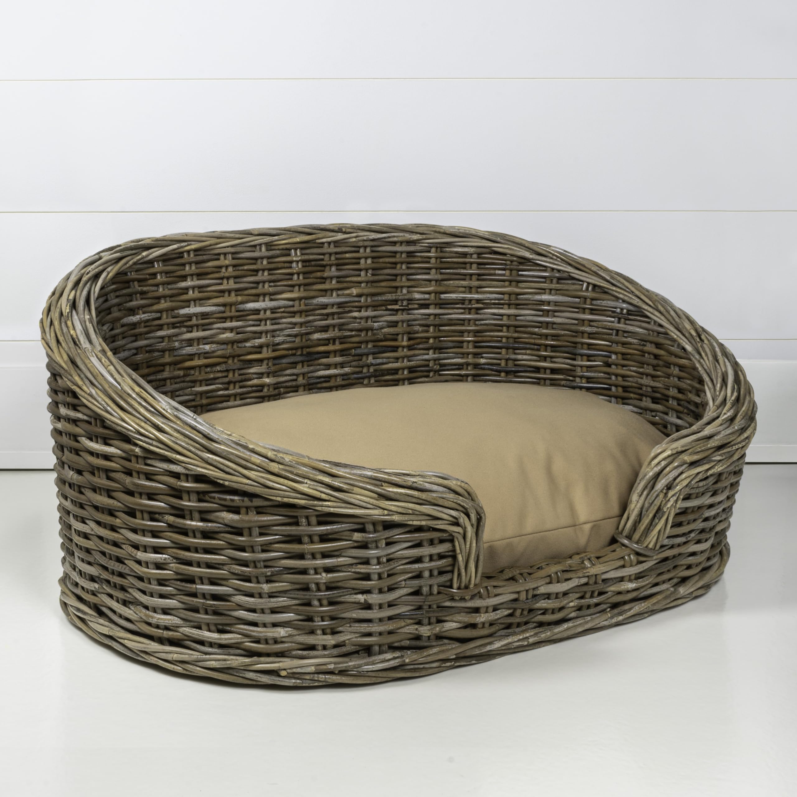 The LICKER Store DBD1001A Curvy 33 x 21.25 Classic Handwoven Rattan Dog Bed with Machine-Washable Cushion, Kubu Gray