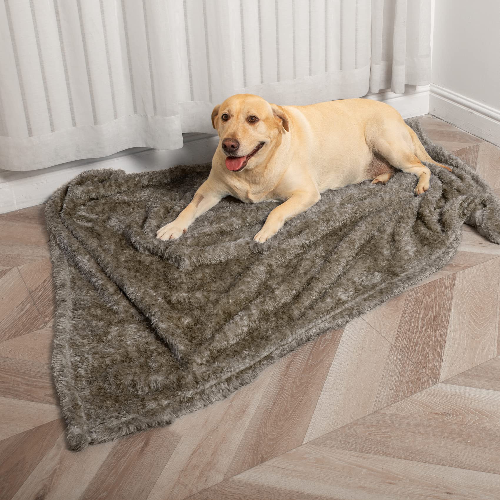 MACEVIA Fluffy Fleece Dog Blankets,Warm Soft Fuzzy Pets Blanket for Puppy,Small,Medium,Large Dogs and Cats,Plush Pet Throws for