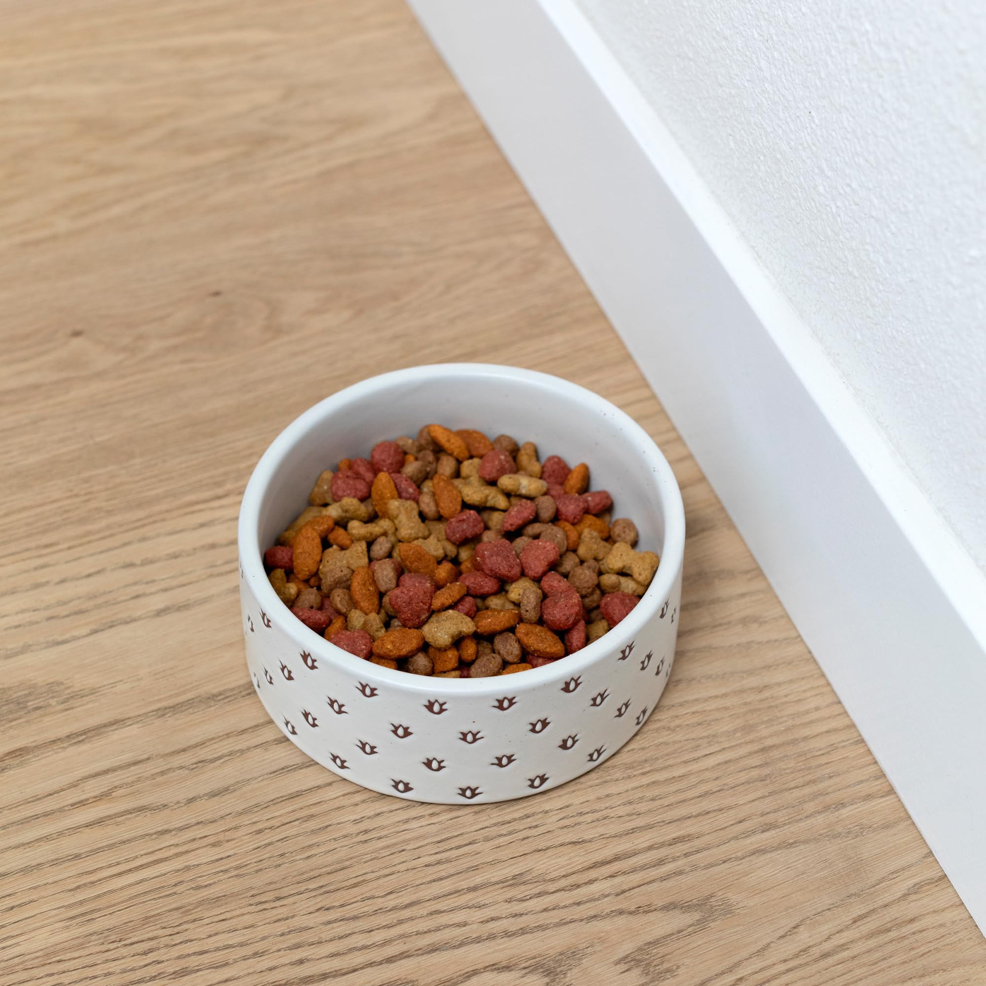 Fringe Studio Speckled Block Bone Medium Wax Resist Ceramic Pet Bowl (6.5 Diameter x 2.5 H, 26 fl.oz.), PetShop Collection (4745