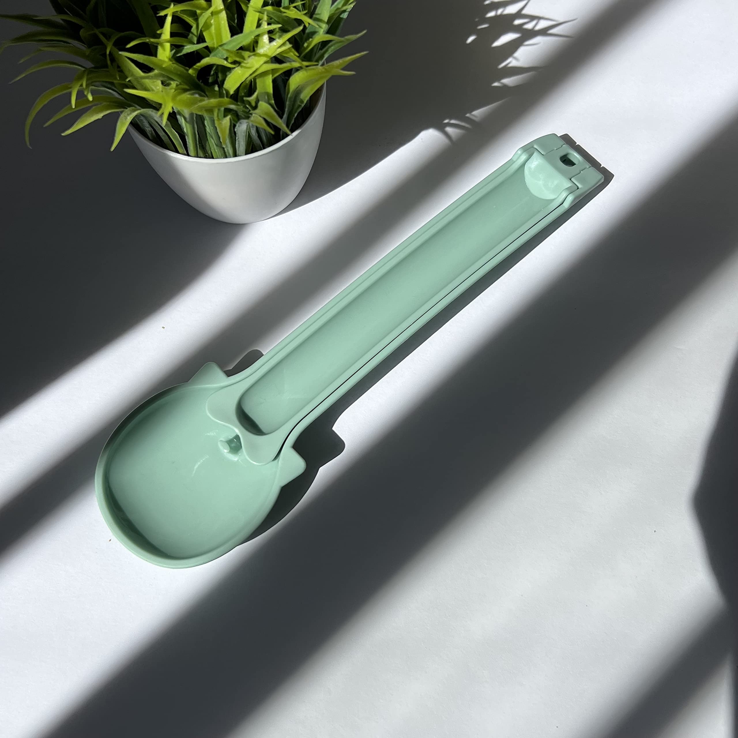 Cat Treat Dispenser - Wet Treat Squeezer for Puree & Bisque, Green