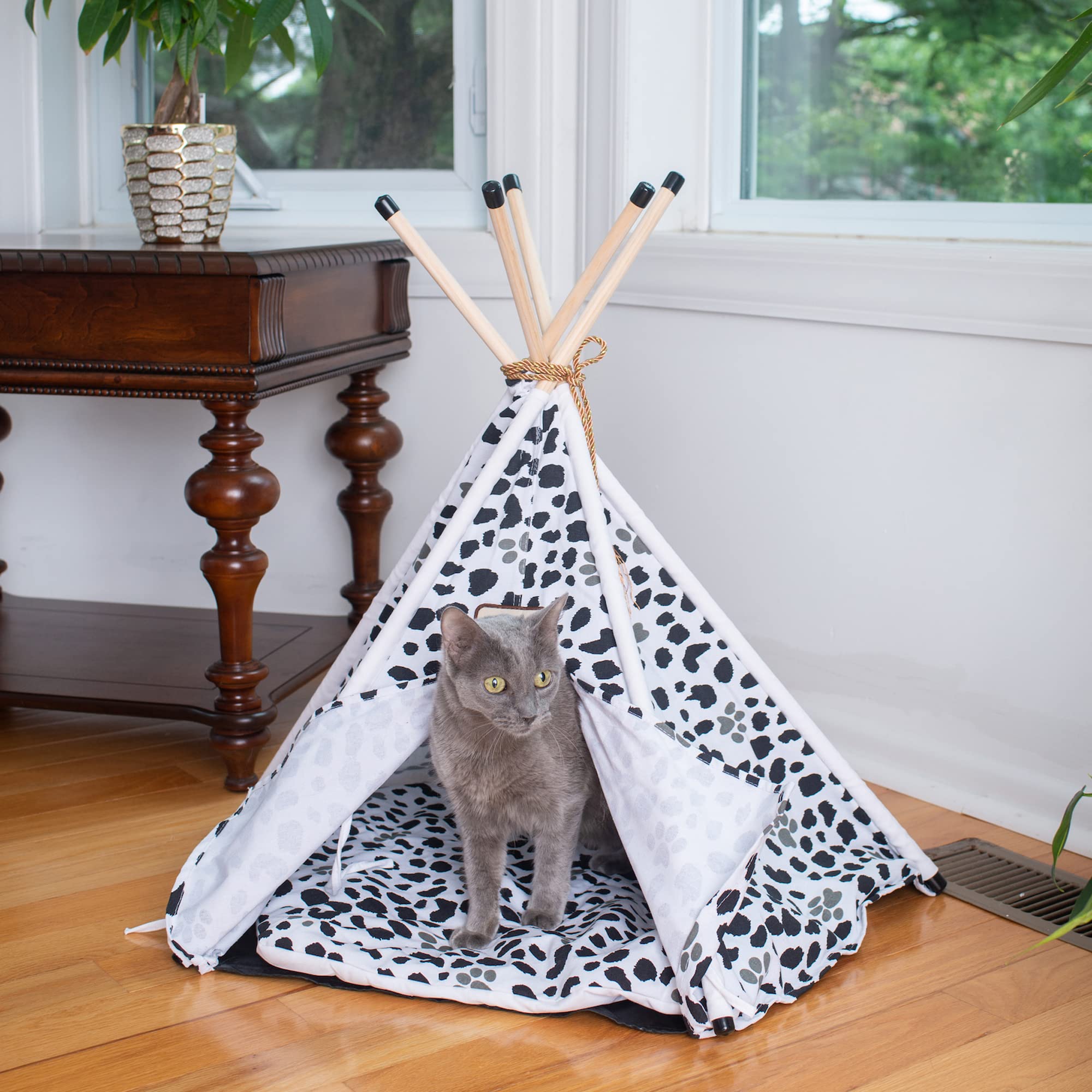 Armarkat C46 Cat Bed, One Size,white, black