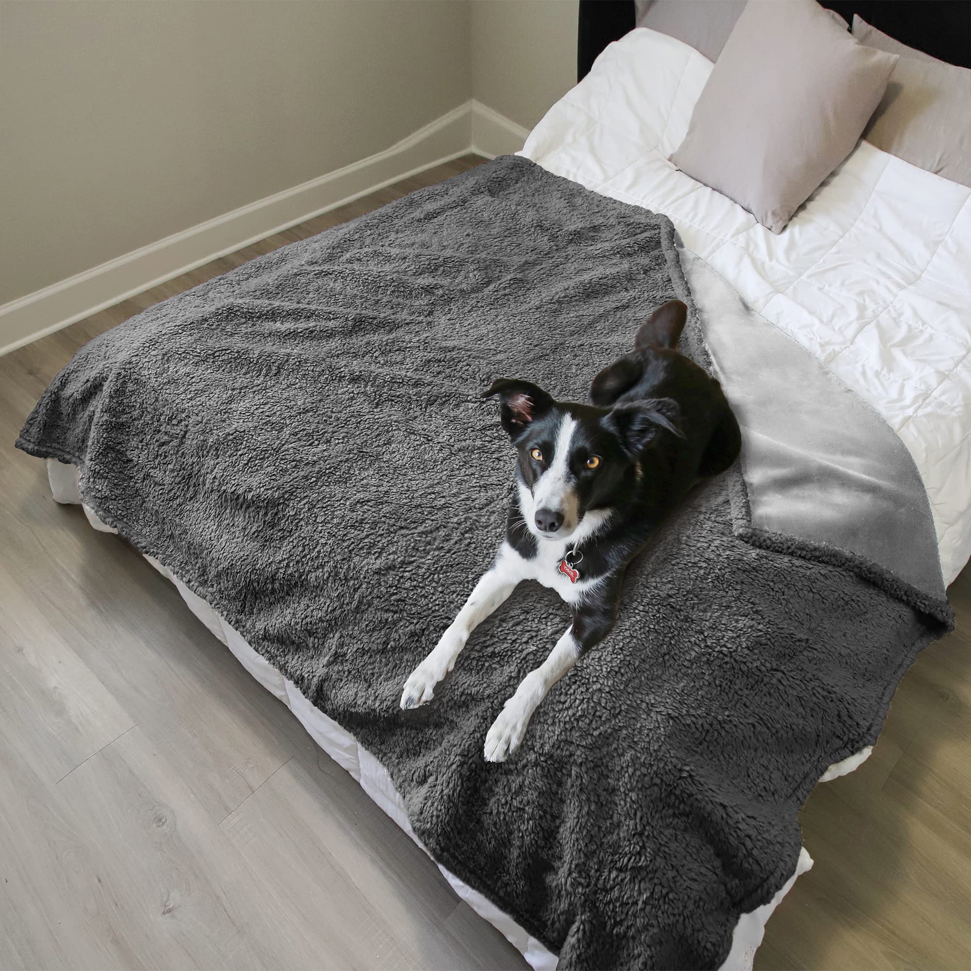 Kritter Planet Waterproof Bed Blanket, Reversible Sherpa Fleece Bed Cover For Adults Intimancy, Leakproof Furniture Protector