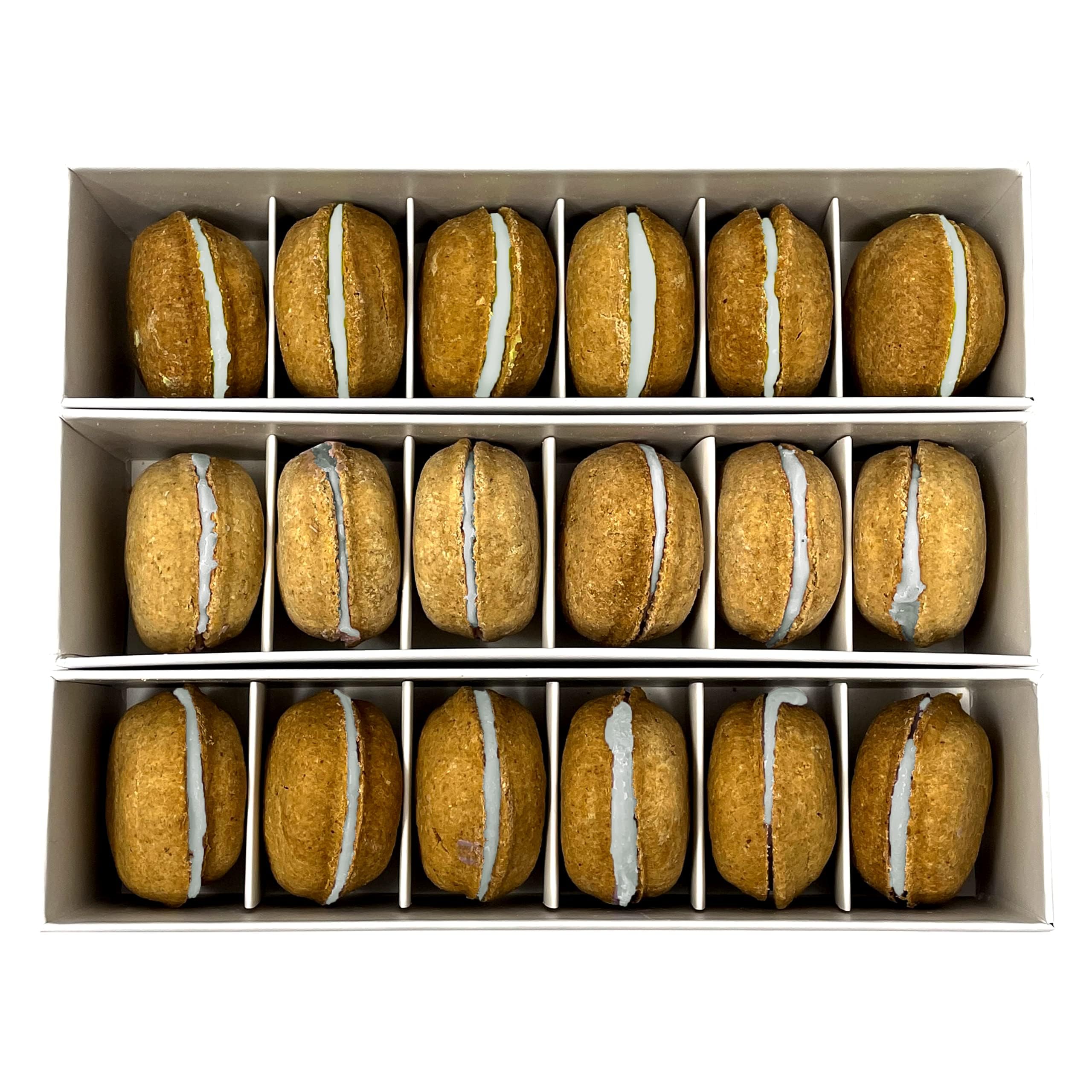 Bonne et Filou Dog Treats Vanilla Cupcakes, Dog Birthday Gift for Medium to Large Breed - Gourmet Macaron Cakes, 18 Count Bulk P
