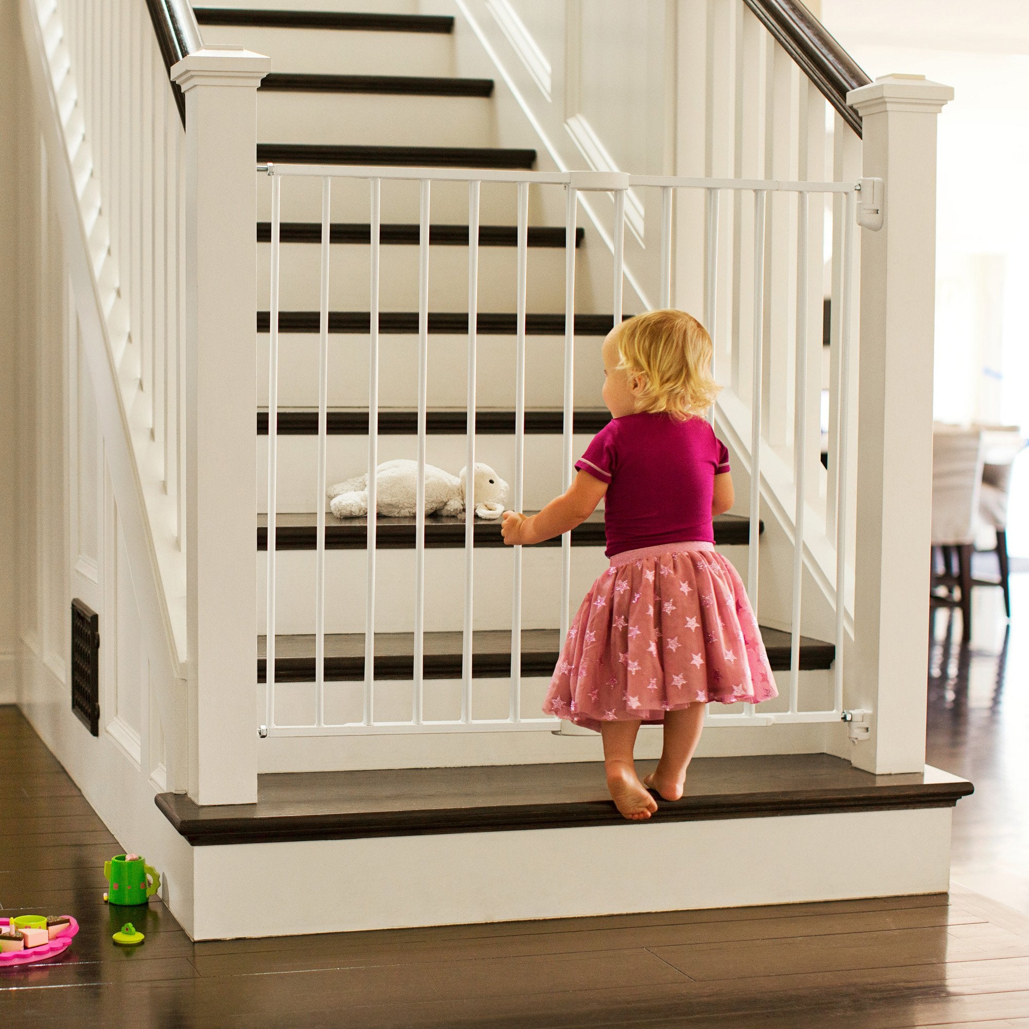 Munchkin® Extending Xl™ Tall And Wide Baby Gate, Hardware Mounted Safety Gate For Stairs, Hallways And Doors, Extends 33' - 56' Wide, Metal, White