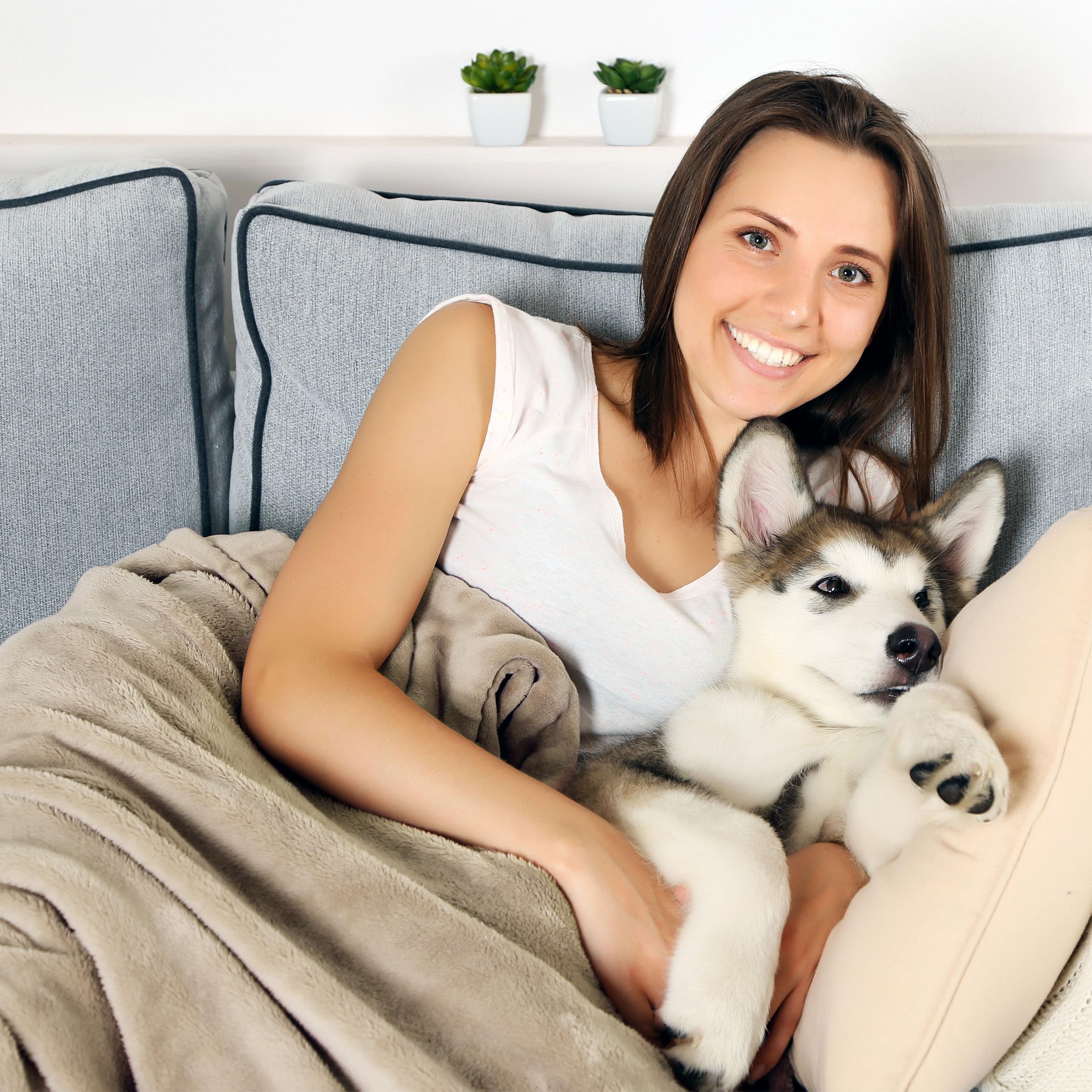 Petmaker Waterproof Dog Blanket - 60X70-Inch Reversible Sherpa Dog Blanket For Couch, Bed, Or Car - Protects From Spills, Stains