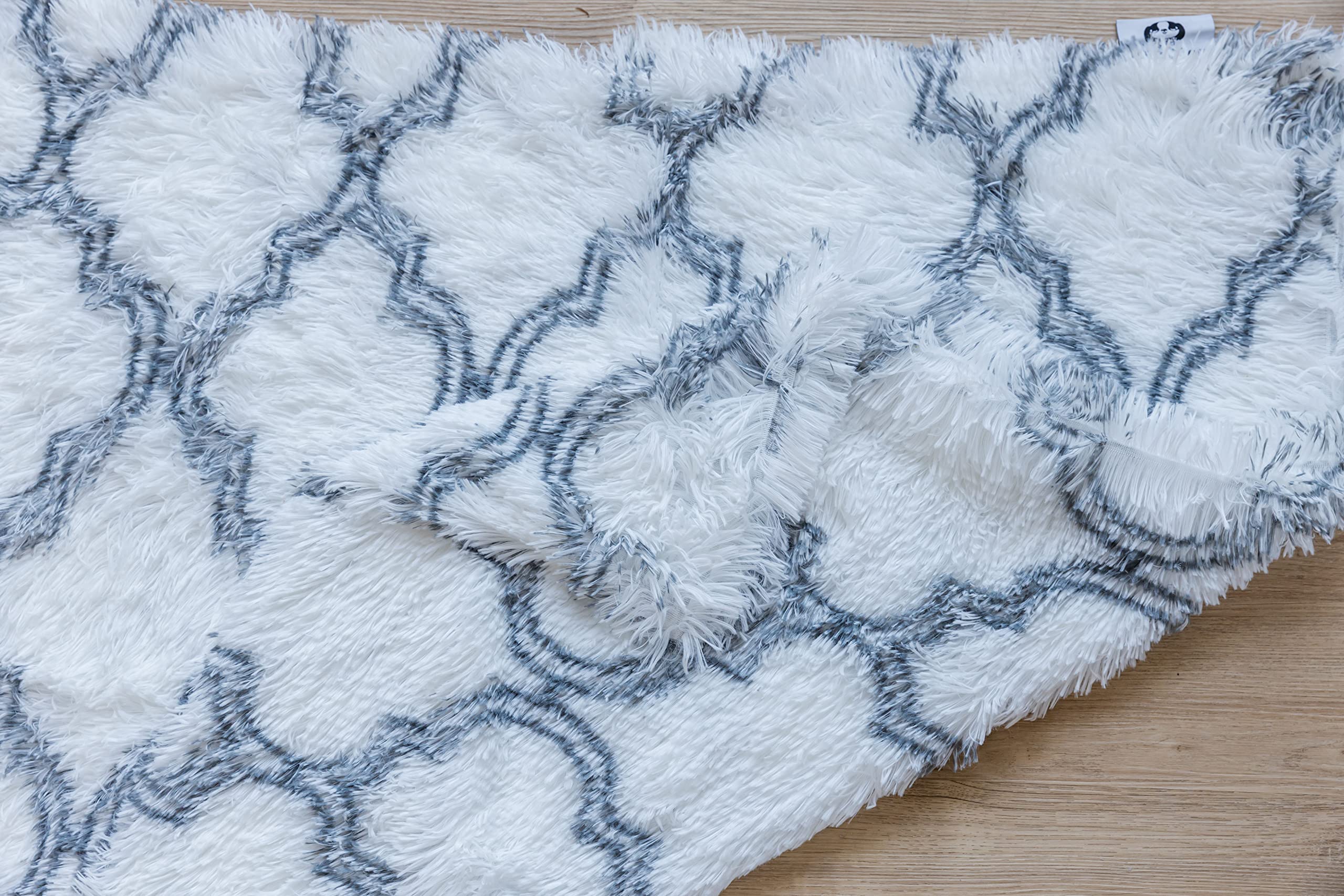 Pjyucien Fluffy Fleece Calming Pet Throw Blanket, Super Soft And Warm For Indoor Cats And Dogs, Small 16 * 24', Machine Washable, Grey Diamond Pattern, White Puppy Blanket
