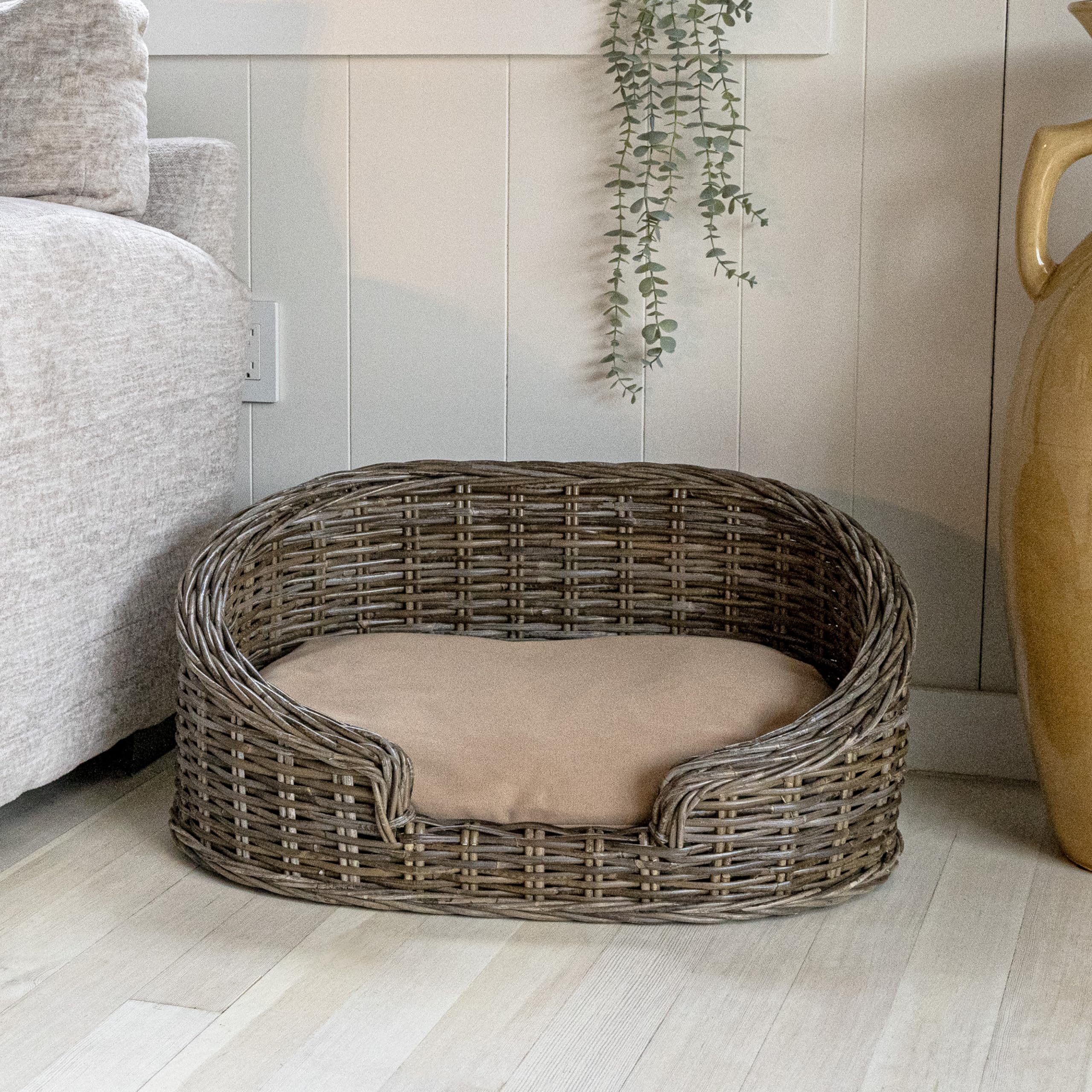 The LICKER Store DBD1000A Curvy 28.5 x 17.25 Classic Handwoven Rattan Dog Bed with Machine-Washable Cushion, Kubu Gray
