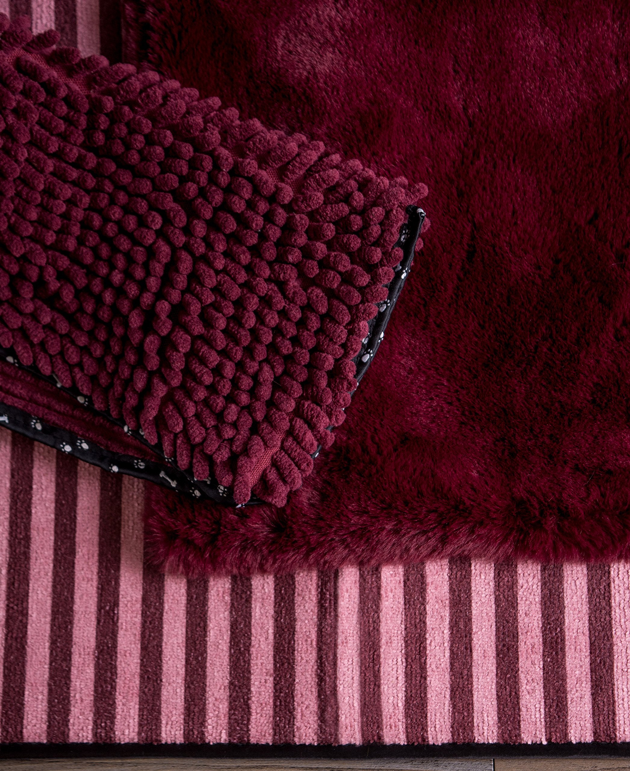 DII Cage Liner Faux Fur Cranberry Lg
