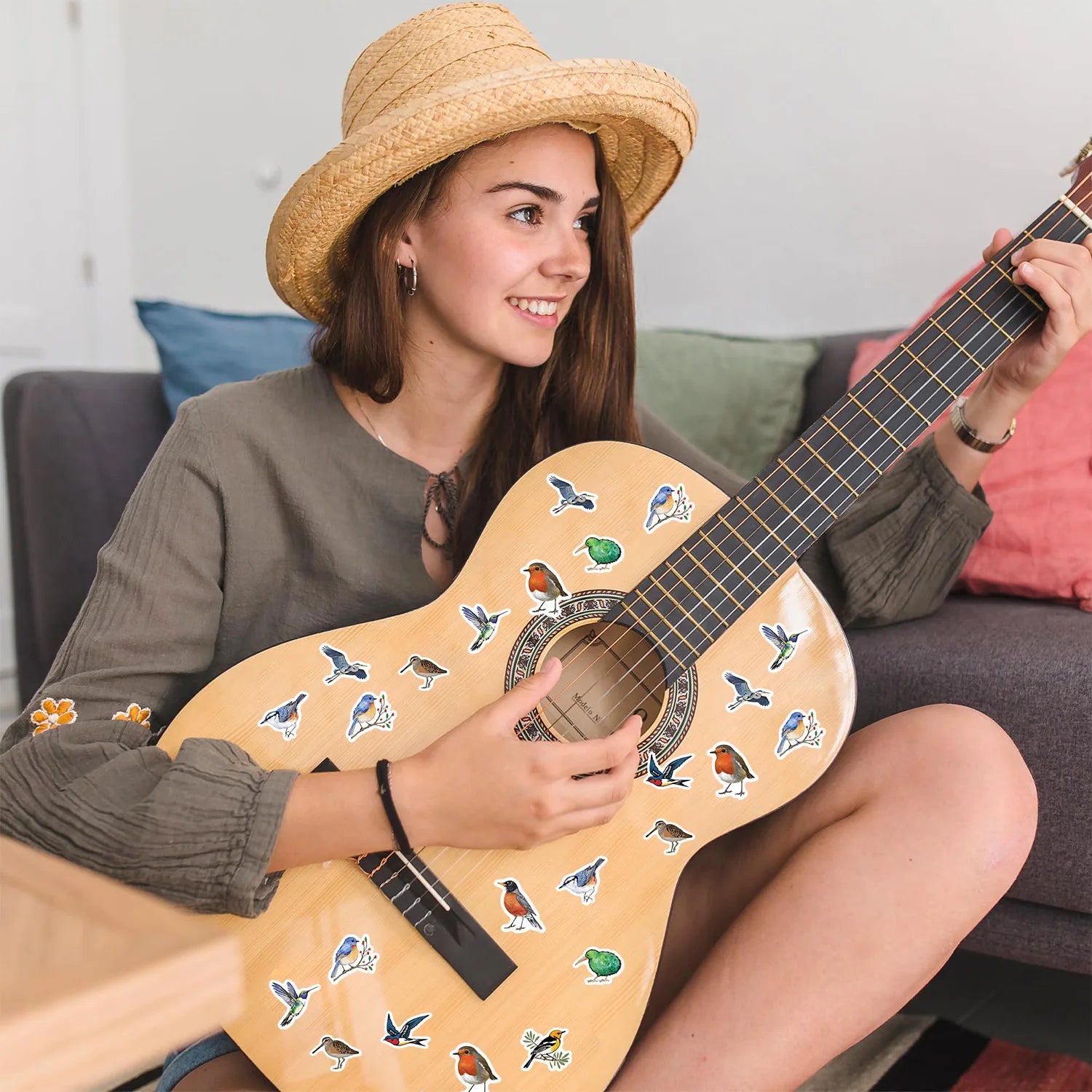 500pcs/roll Cute Colored Birds Cartoon Graffiti Stickers DIY Phone Guitar Laptop Notebook Suitcase Waterproof Sticker Kids Toy