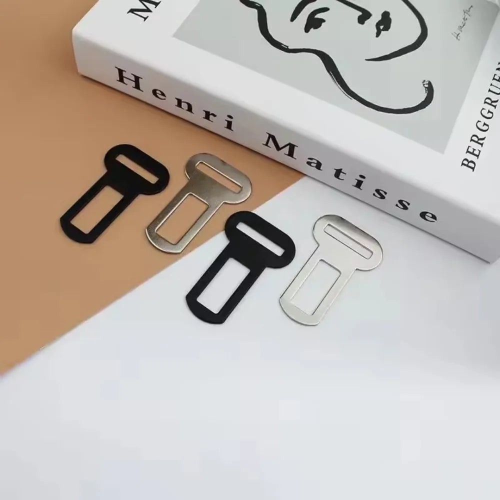 Metal Pet Seat Belt Clip Heavy Duty Rust Proof Scratch Resistant Strap Buckle Lock Used for Fixing Pet Leather Car Accessories