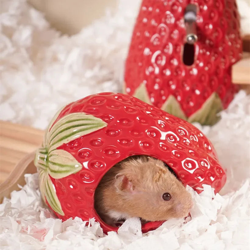 Cute Ceramic Strawberry House Pet Items Hamster Cage Small Pet Bowl For Rabbit Ferret Rat Chinchilla Hedgehog Pet Products