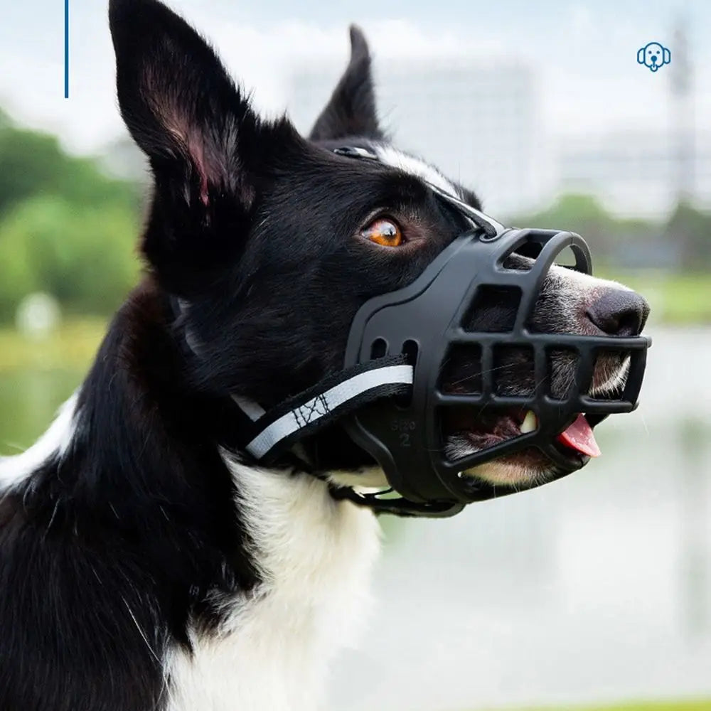 Durable Anti-Biting Adjustable Dog Muzzle Can Drink Water With Reflective Strip Dog Mouth Cover Plastic Breathable Pet Muzzle