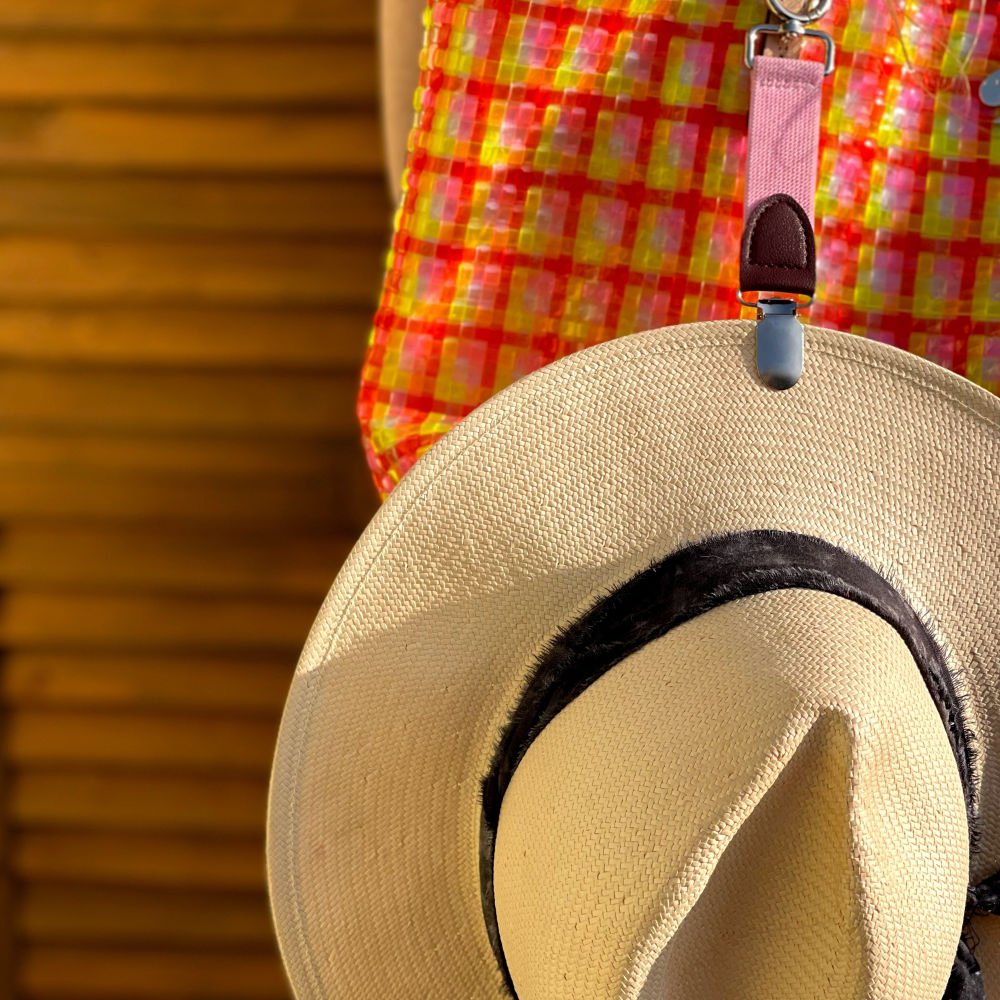 Tilley + Me Hat Clip for Bags – Hands-Free Storage for Travel & Daily Use